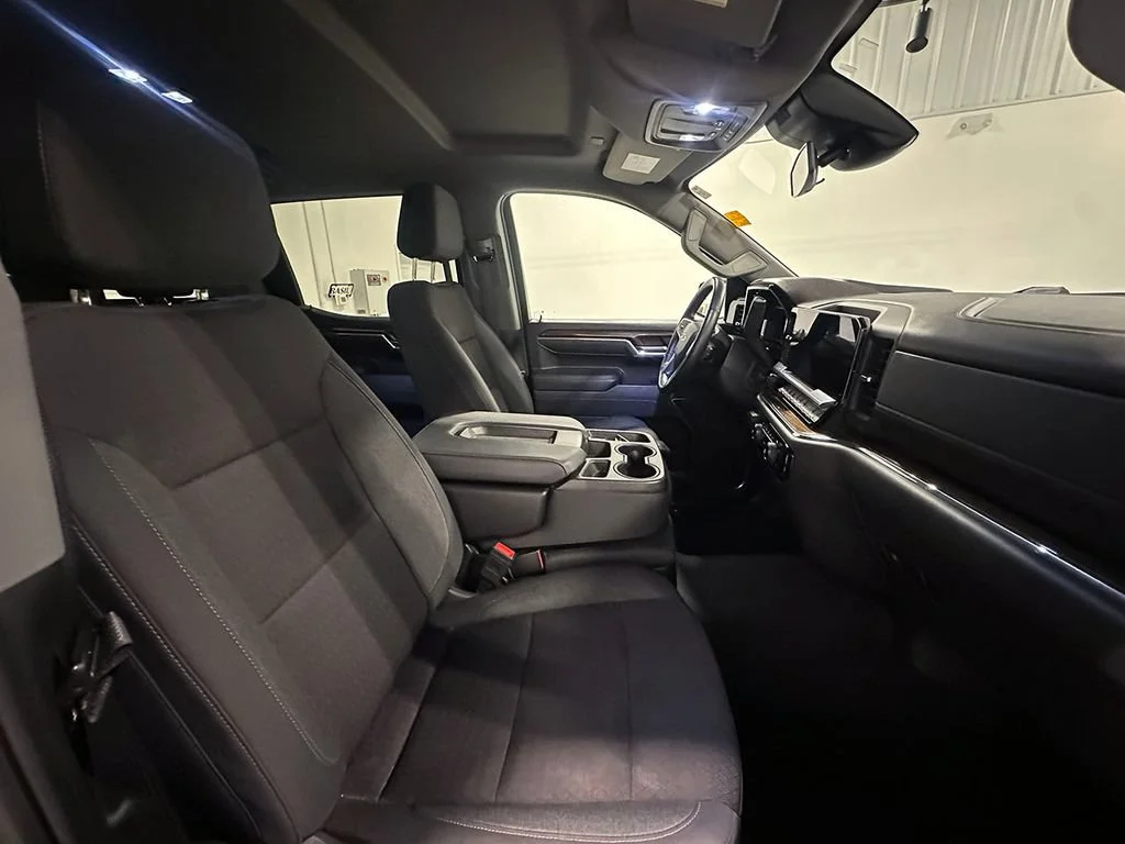 Used 2023 BLACK Chevrolet RST image 28