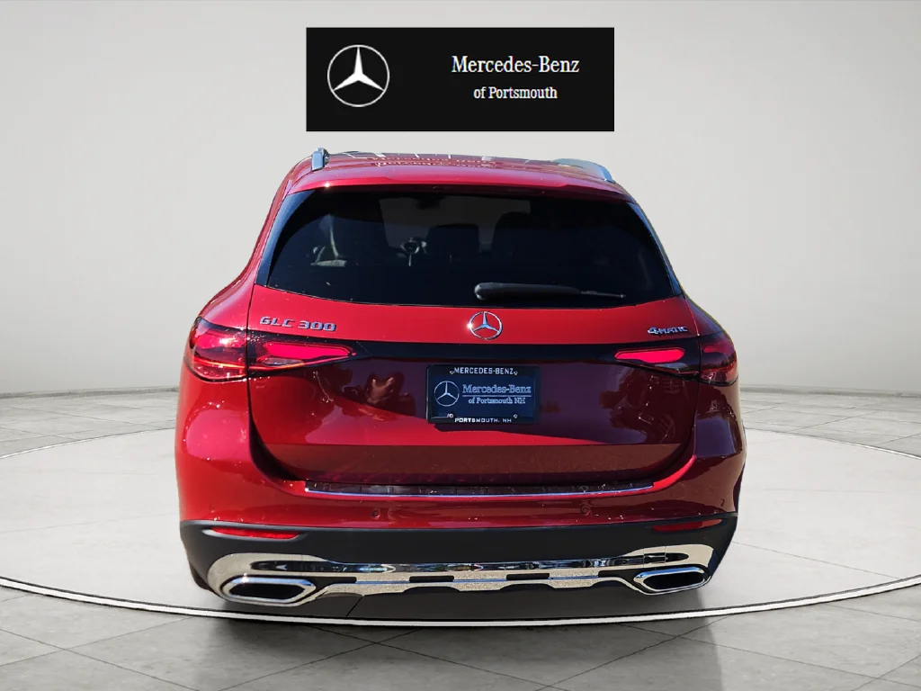 New 2027 MANUFAKTUR Patagonia Red Metallic Mercedes-Benz GLC 300 image 4