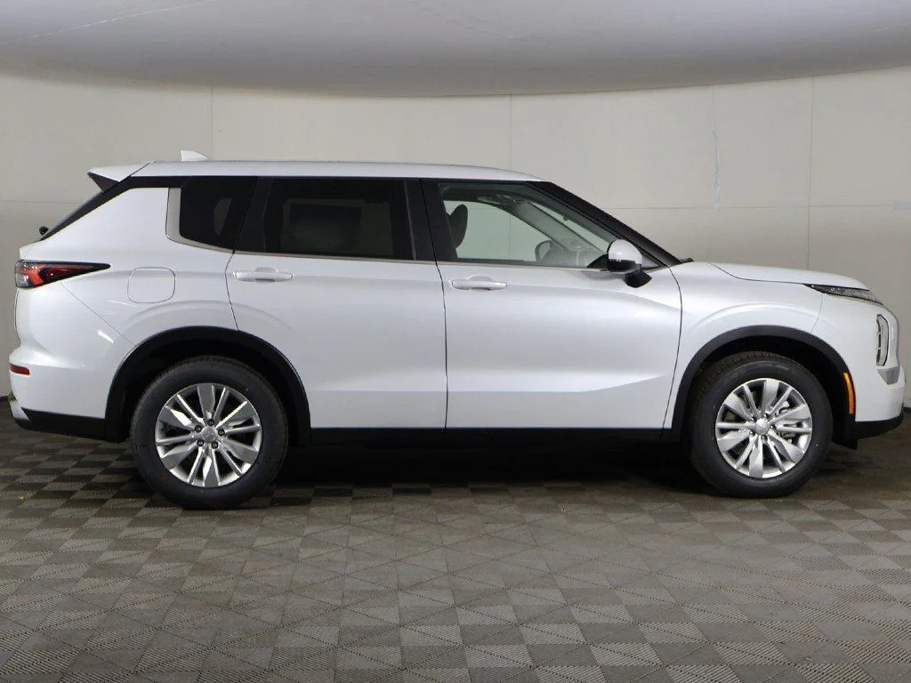 New 2026 White Mitsubishi ES 1.5T S-AWC image 18