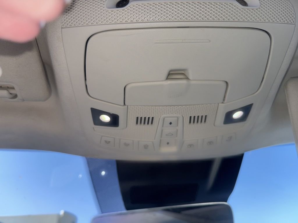 Used 2020 Crystal Blue Lincoln Black Label image 17