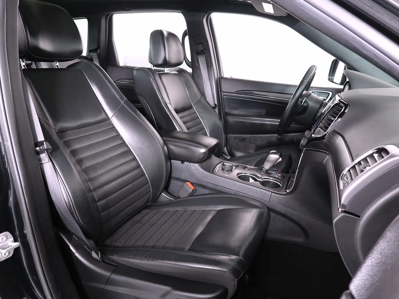 Used 2020 Diamond Black Crystal Pearlcoat Jeep Limited X image 15