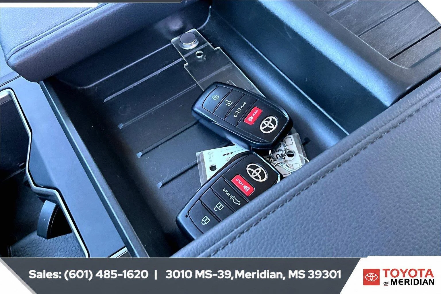 Used 2023 Ice Cap Toyota SR5 image 9