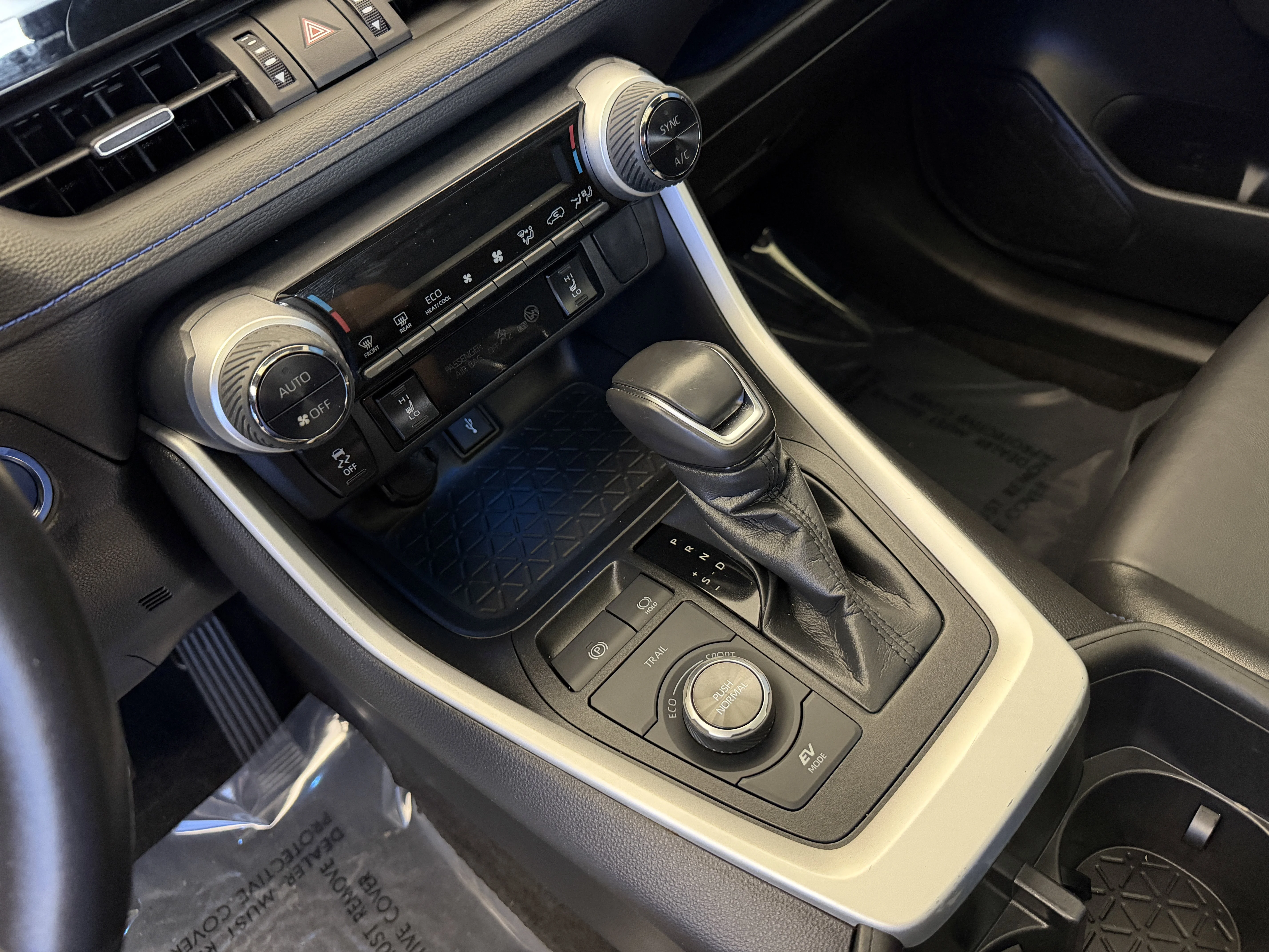Used 2022 Blizzard Pearl/Midnight Black Metallic Toyota Hybrid XSE image 23