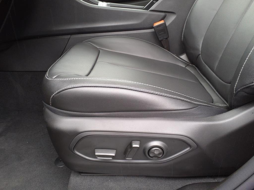 New 2024 Diamond Black Crystal Pearlcoat Jeep  image 7