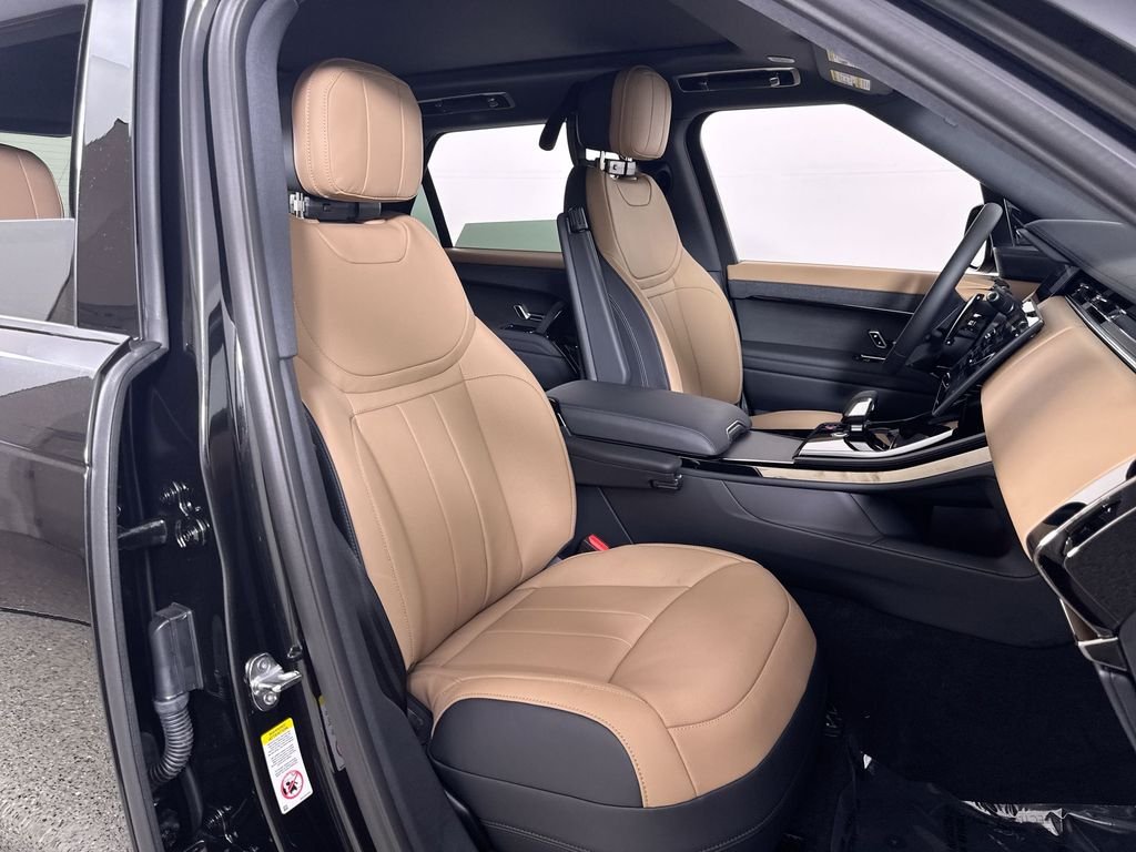 New 2027 Santorini Black Land Rover Dynamic SE image 22