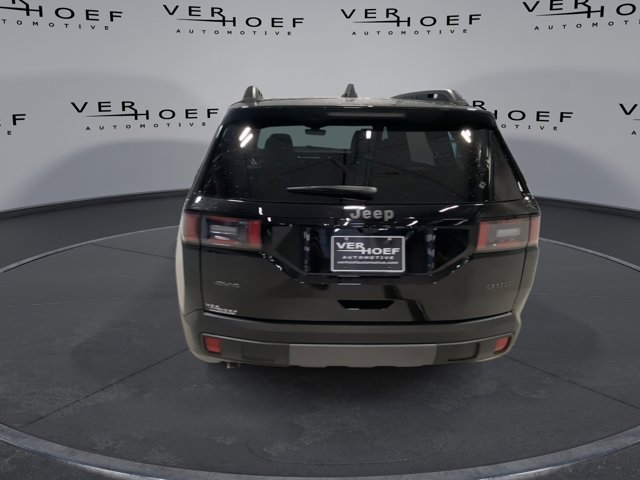 New 2026 Diamond Black Crystal Pearl-Coat Exterior Paint Jeep Laredo image 7