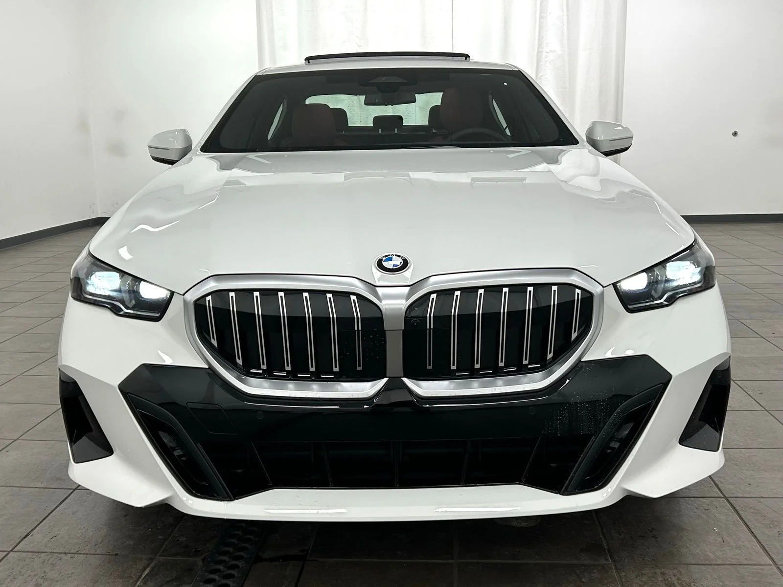 New 2026 White BMW 530i xDrive image 7