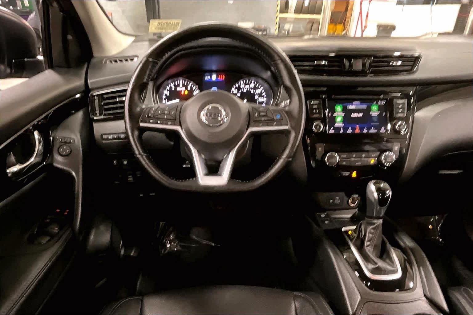 Used 2022 Gun Metallic Nissan SL image 6