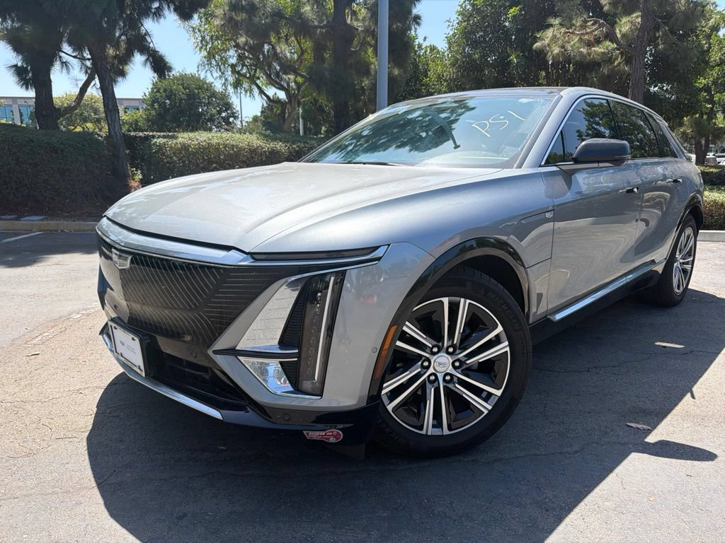2024 Cadillac Lyriq Luxury 2