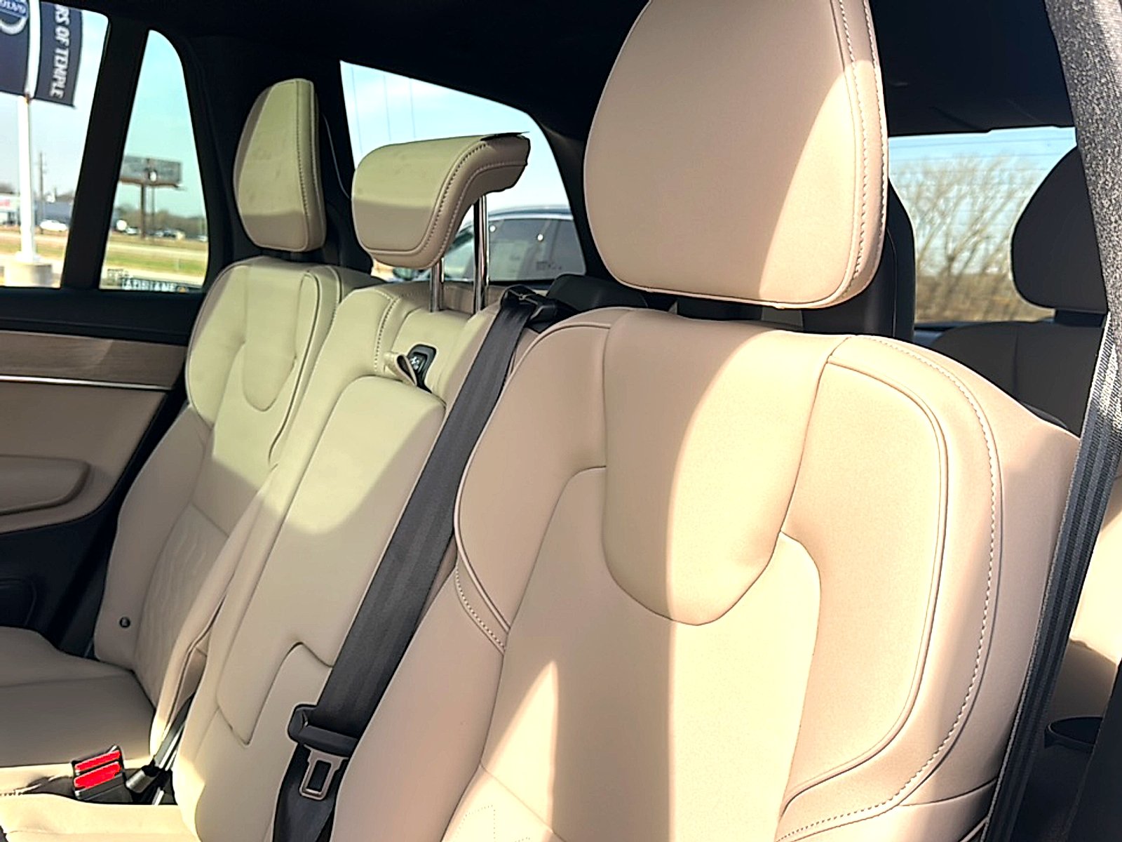 New 2026 Crystal White Volvo Plus image 17