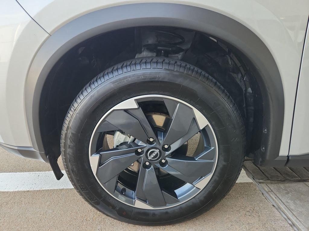 Used 2025 Silver Nissan SV image 29