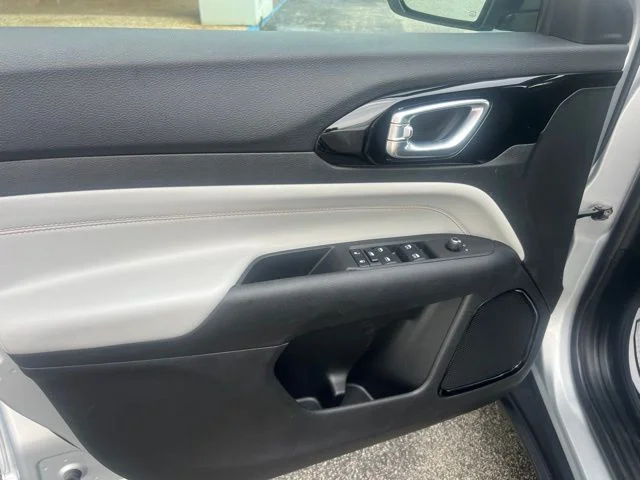 Used 2025 Silver Jeep Limited image 14