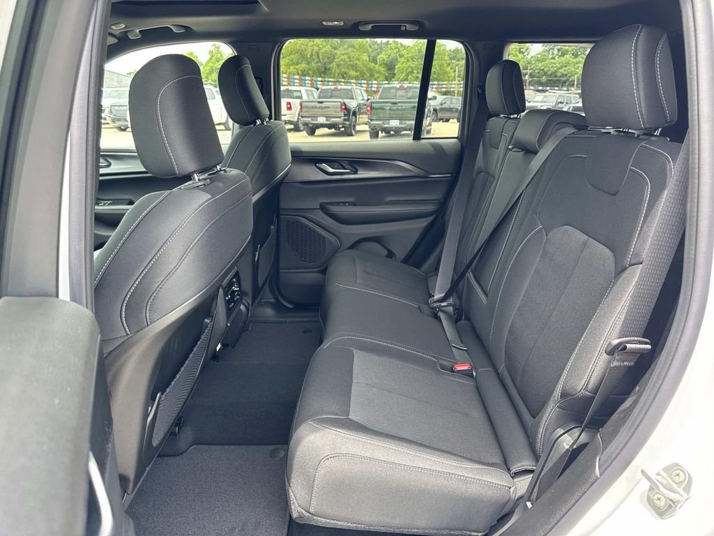 New 2026 Bright White Clear-Coat Exterior Paint Jeep Laredo X image 28