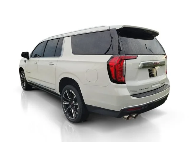 Used 2022 White Frost Tricoat GMC Denali image 3
