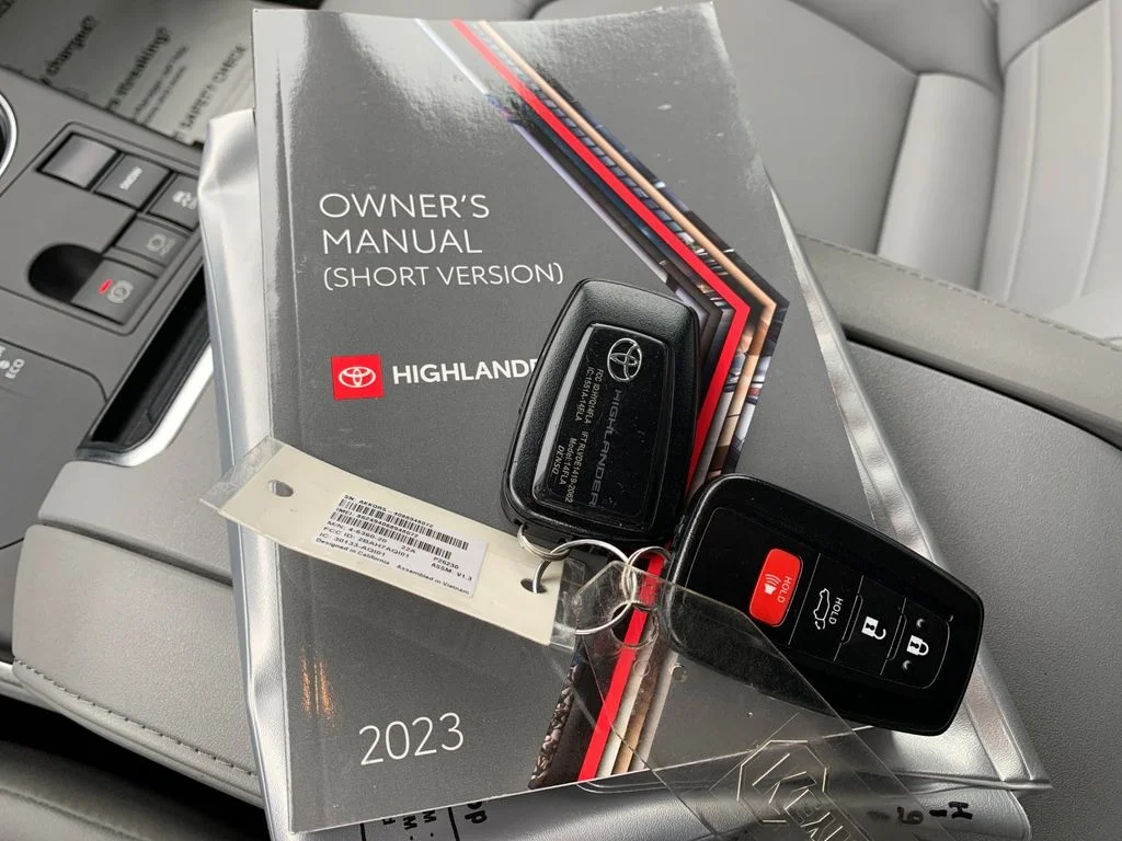 Used 2023 Silver Toyota XLE image 9