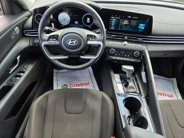 Used 2025 White Hyundai SEL Convenience image 14