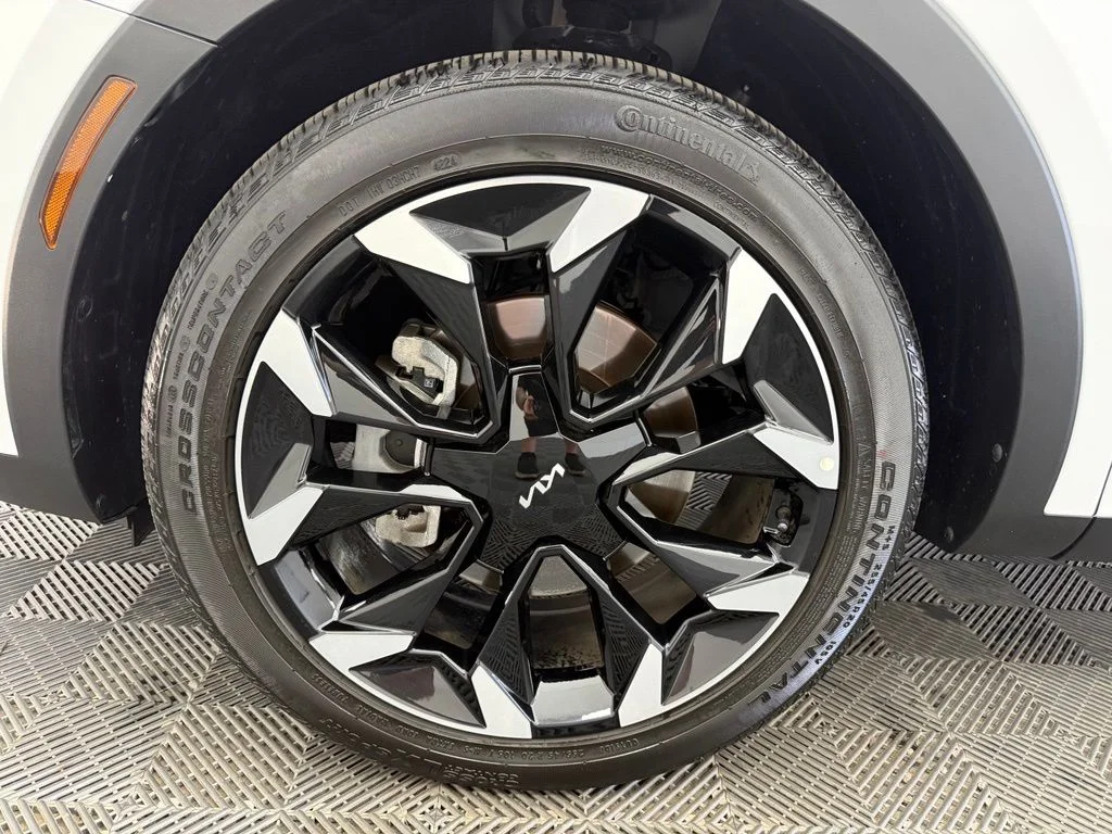 Used 2025 White Kia EX image 17