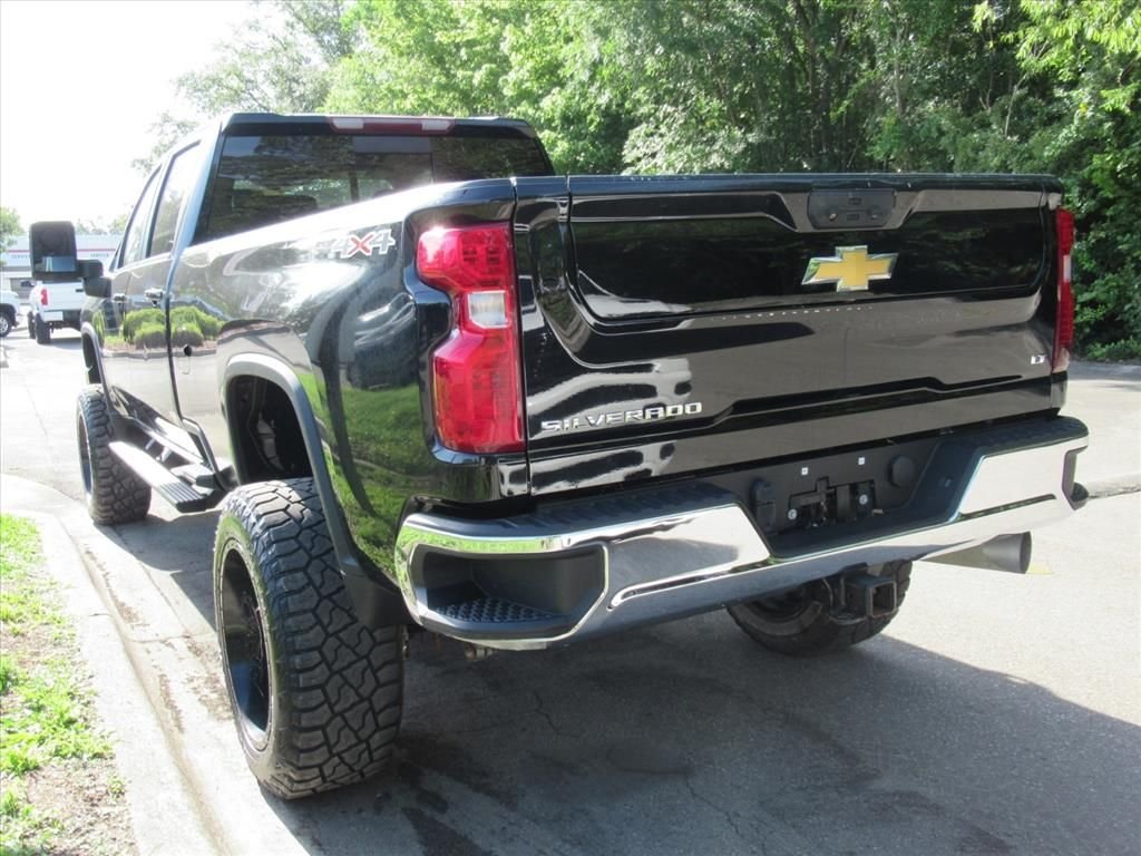 Used 2022 Black Chevrolet LT image 3