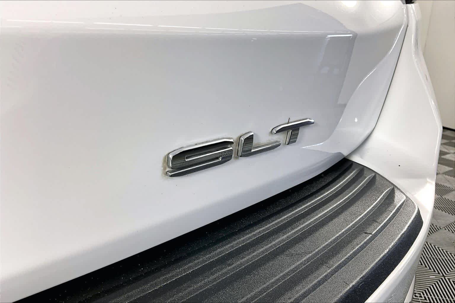 Used 2022 Summit White GMC SLT image 10