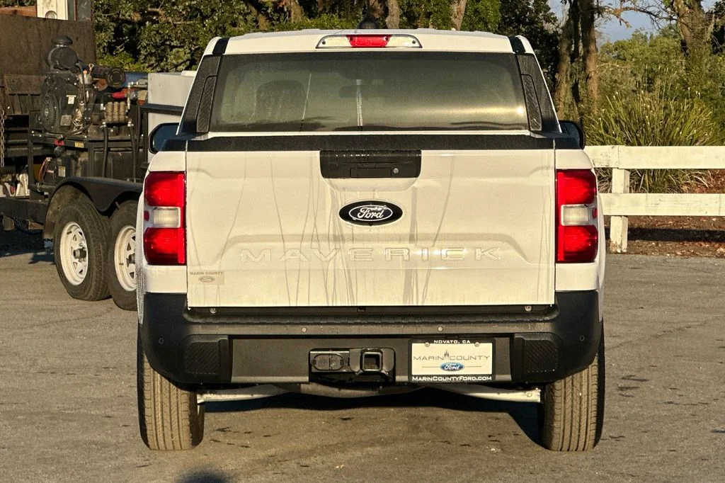 New 2025 Oxford White Ford XLT image 5