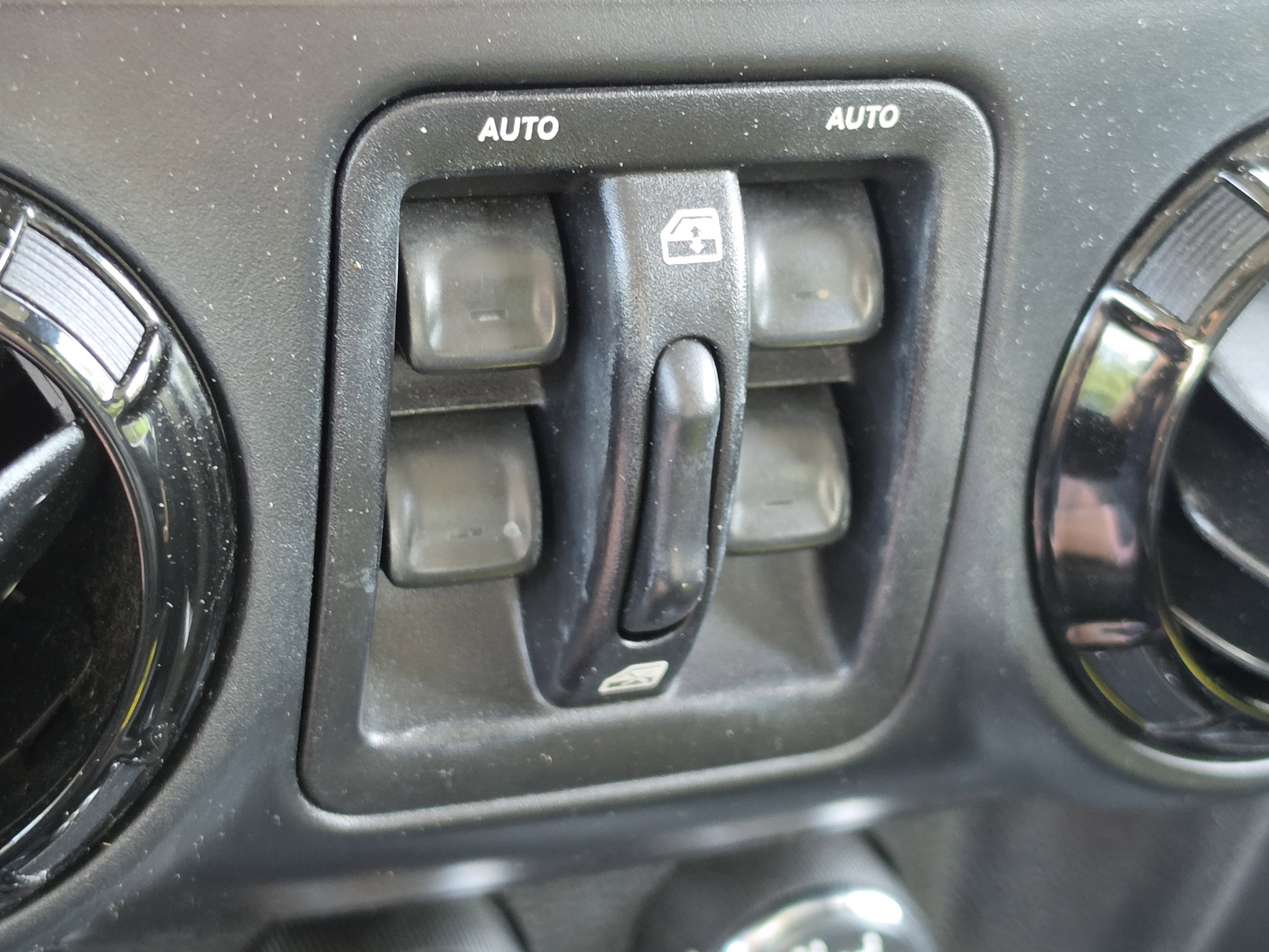 Used 2014 Black Clearcoat Jeep Dragon Edition image 17