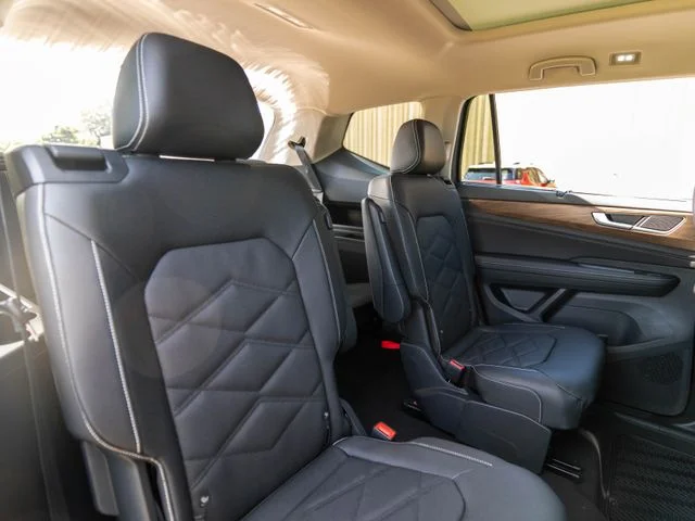 Used 2026 Green Volkswagen 2.0T SE w/Technology image 33