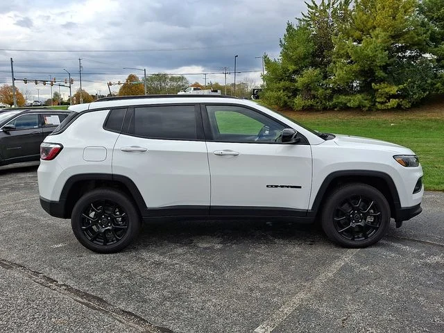 New 2026 White Jeep Latitude image 8