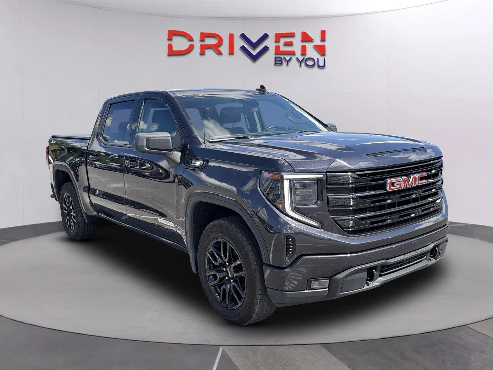 Used 2023 TITANIUM RUSH METALLIC GMC Elevation image 1