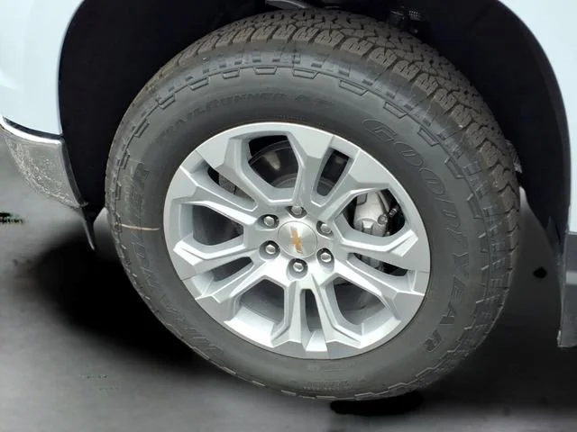 Used 2026 Polar White Tricoat Chevrolet LTZ image 16