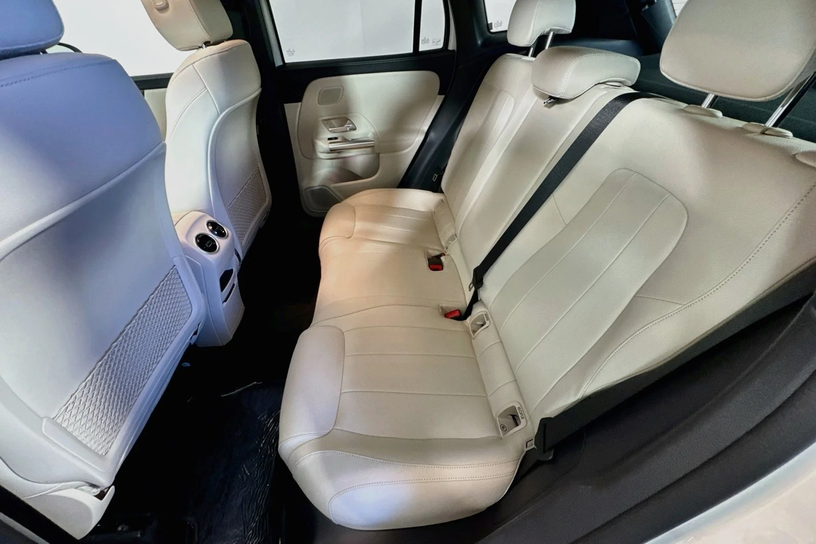 Used 2026 Polar White Mercedes-Benz GLA 250 image 23