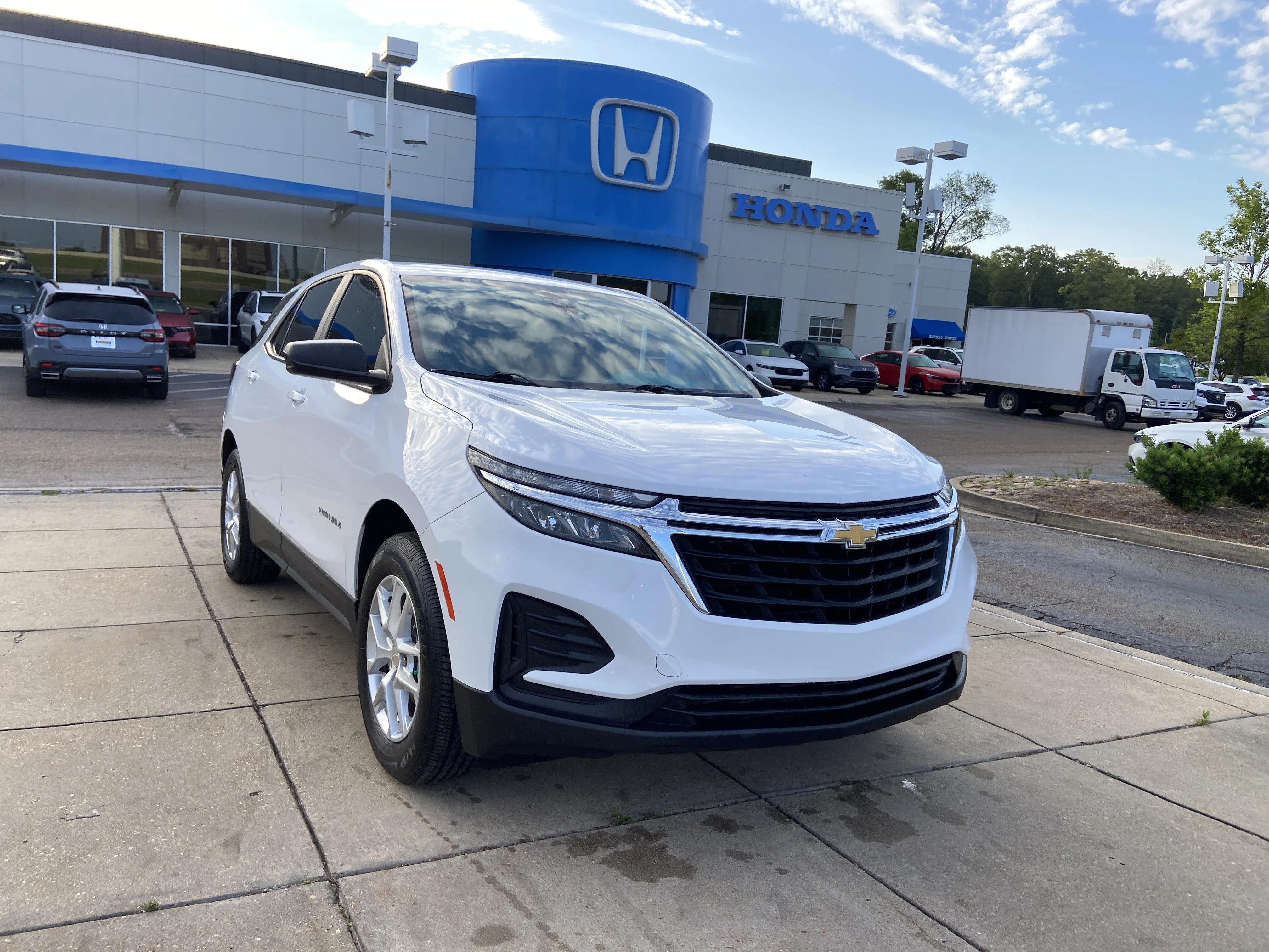 Used 2023 Chevrolet Equinox 1FL with VIN 3GNAX5EG7PL201630 for sale in Ridgeland, MS