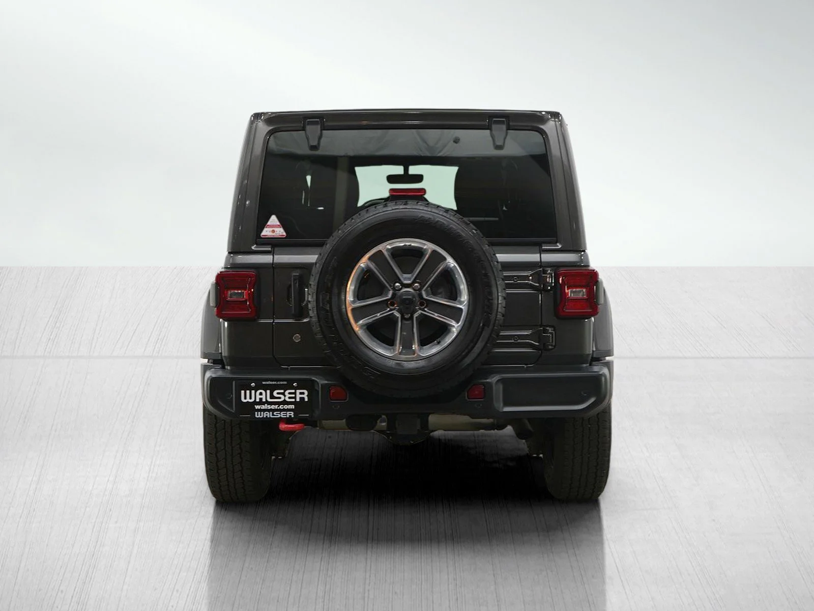 Used 2018 Granite Crystal Metallic Clearcoat Jeep Unlimited Sahara image 4