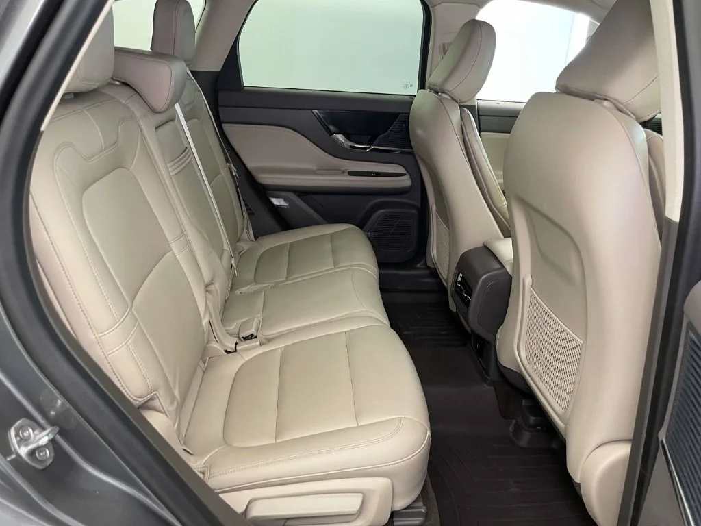 Used 2021 Gray Lincoln Standard image 17