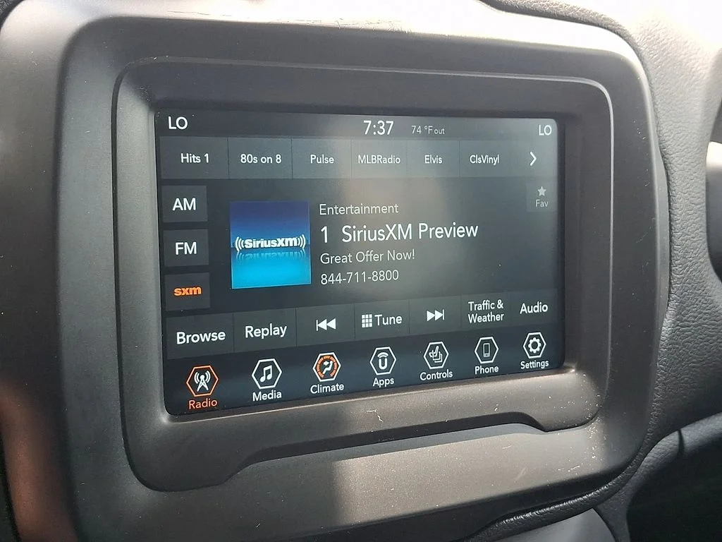 Used 2018 White Jeep Latitude image 16
