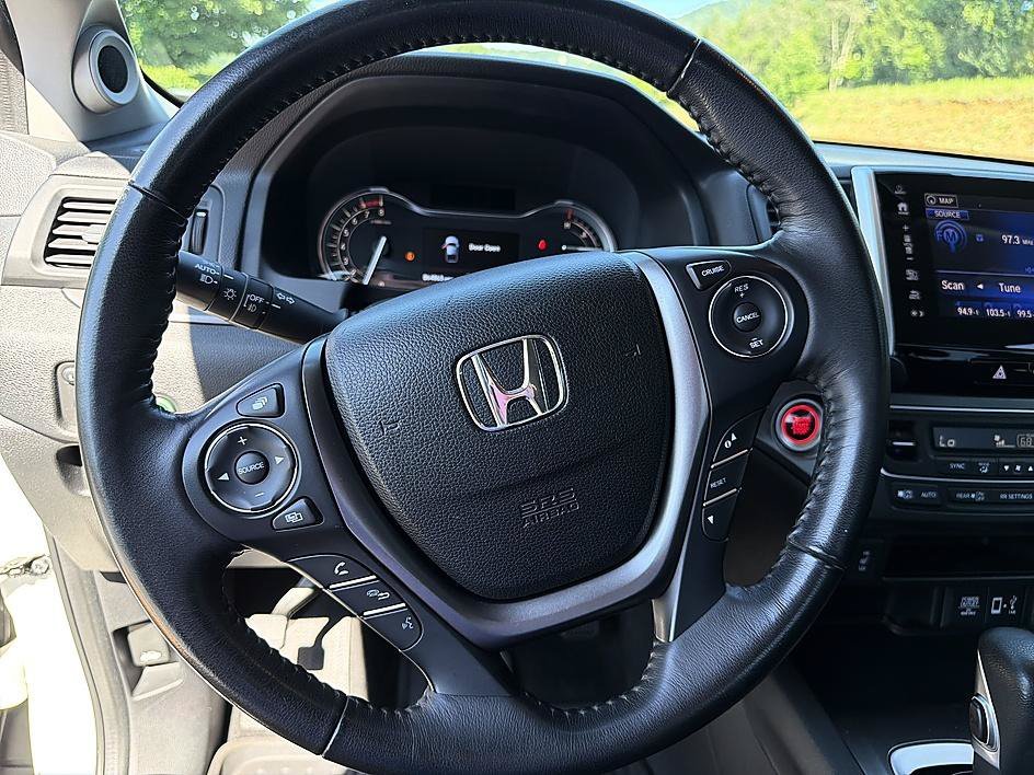 Used 2017 White Diamond Pearl Honda RTL-T image 15