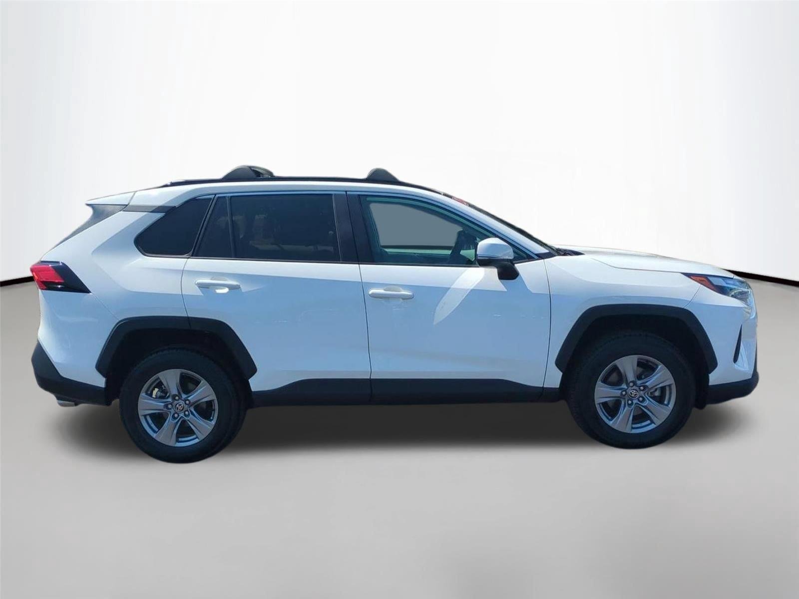 Used 2022 White TOYOTA  image 6