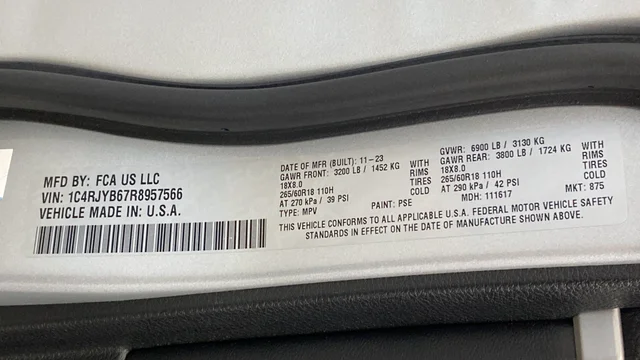 Used 2024 Silver Jeep 4xe image 27