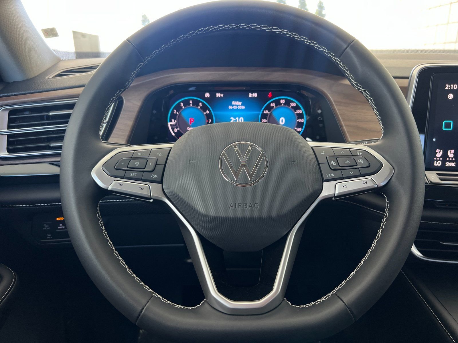 New 2026 Opal White Pearl Volkswagen SE image 23