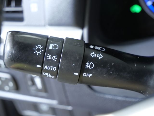 Used 2013 Black Lexus 200h image 33