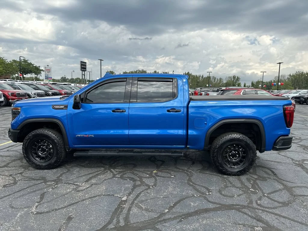 Certified Used 2023 DYNAMIC BLUE METALLIC GMC AT4X image 5