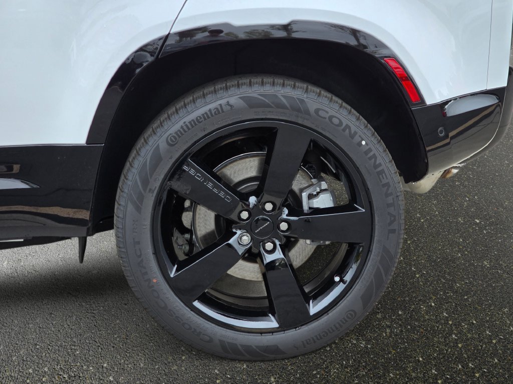 New 2026 Fuji White LAND ROVER X-Dynamic SE image 35