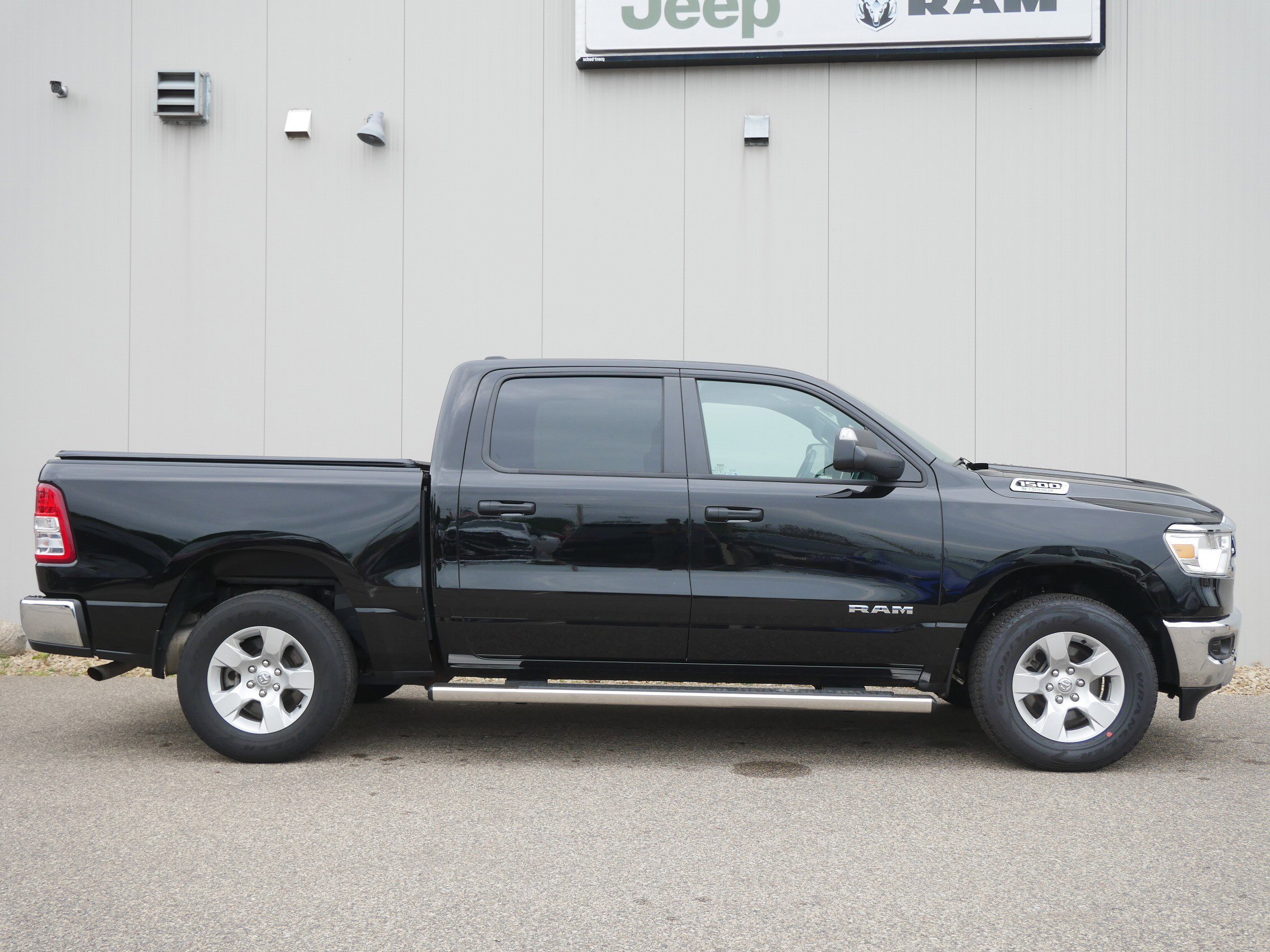 Used 2024 Diamond Black Crystal Pearlcoat Ram Big Horn image 6