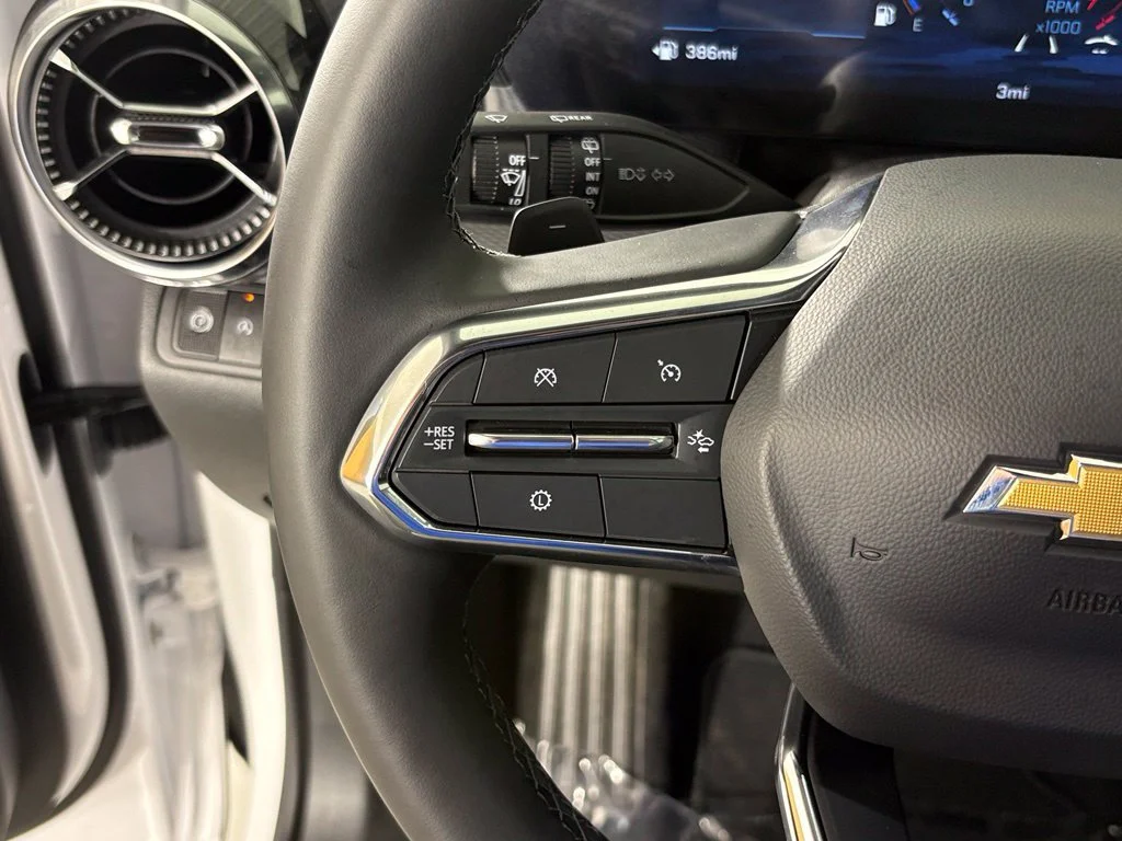 New 2027 Summit White Chevrolet LT image 22