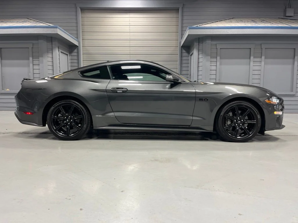 Used 2020 Magnetic Ford GT image 8