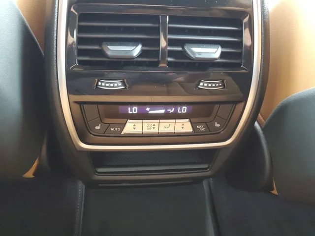 Used 2025 Gray BMW xDrive40i image 25