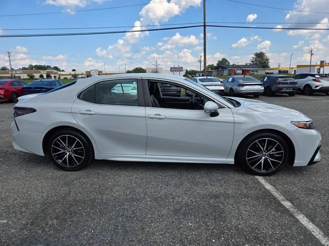 Used 2022 White Toyota SE image 9