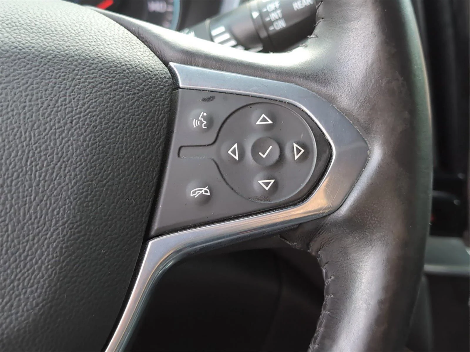 Used 2021 SILVER ICE METALLIC Chevrolet Premier image 25