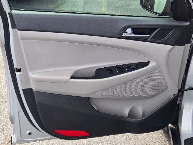 Used 2016 Silver Hyundai Sport image 17
