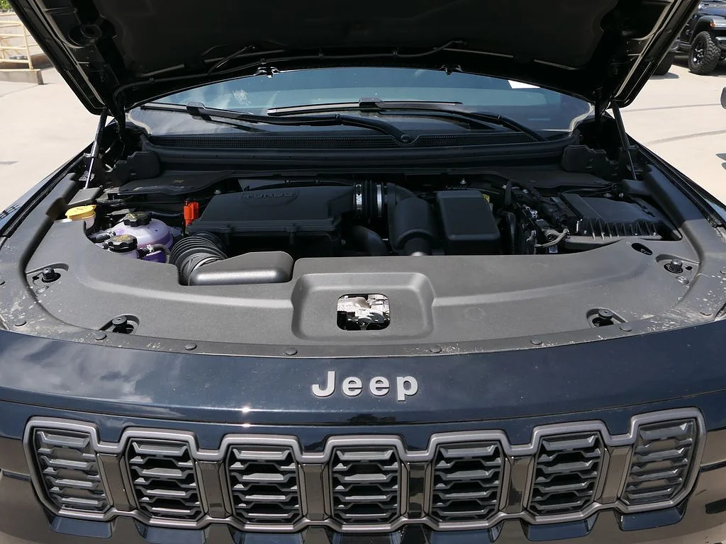 New 2026 Diamond Black Crystal Pearl Coat Jeep Limited 4x4 image 25