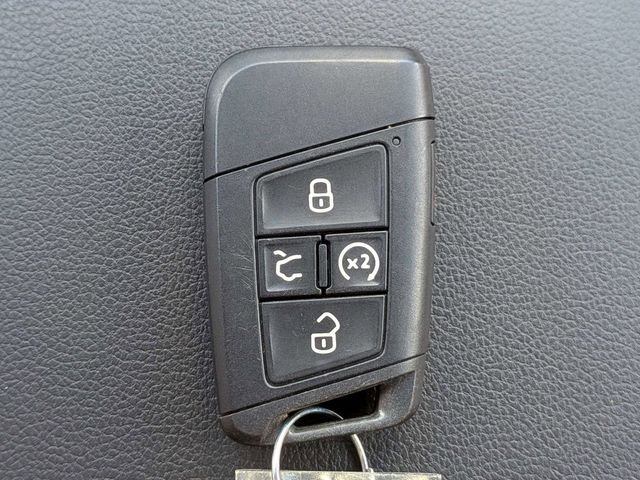 Used 2023 White Volkswagen 2.0T SE R-Line Black image 28